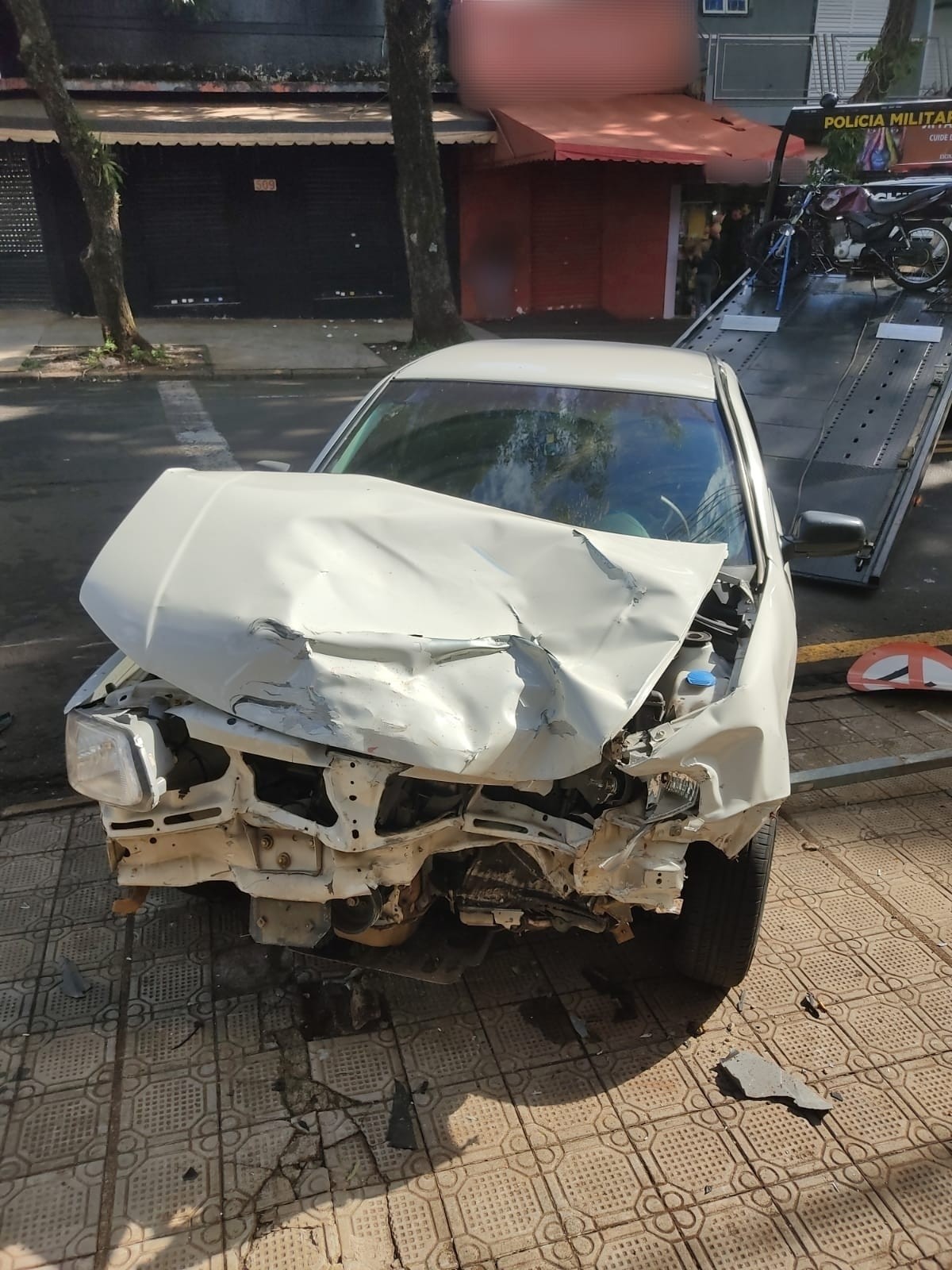 Motorista é preso por embriaguez após acidente em Maringá