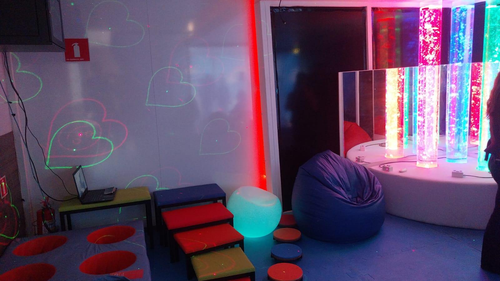 Sala multissensorial acolhe pessoas com deficiência e transtornos