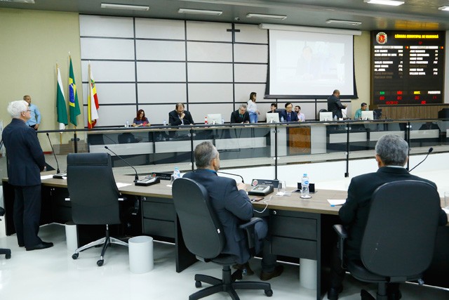 Vereadores aprovam projeto que suspende impostos por 90 dias