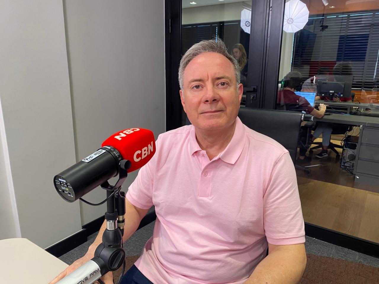 Como o olhar pode induzir o comportamento em sala de aula?