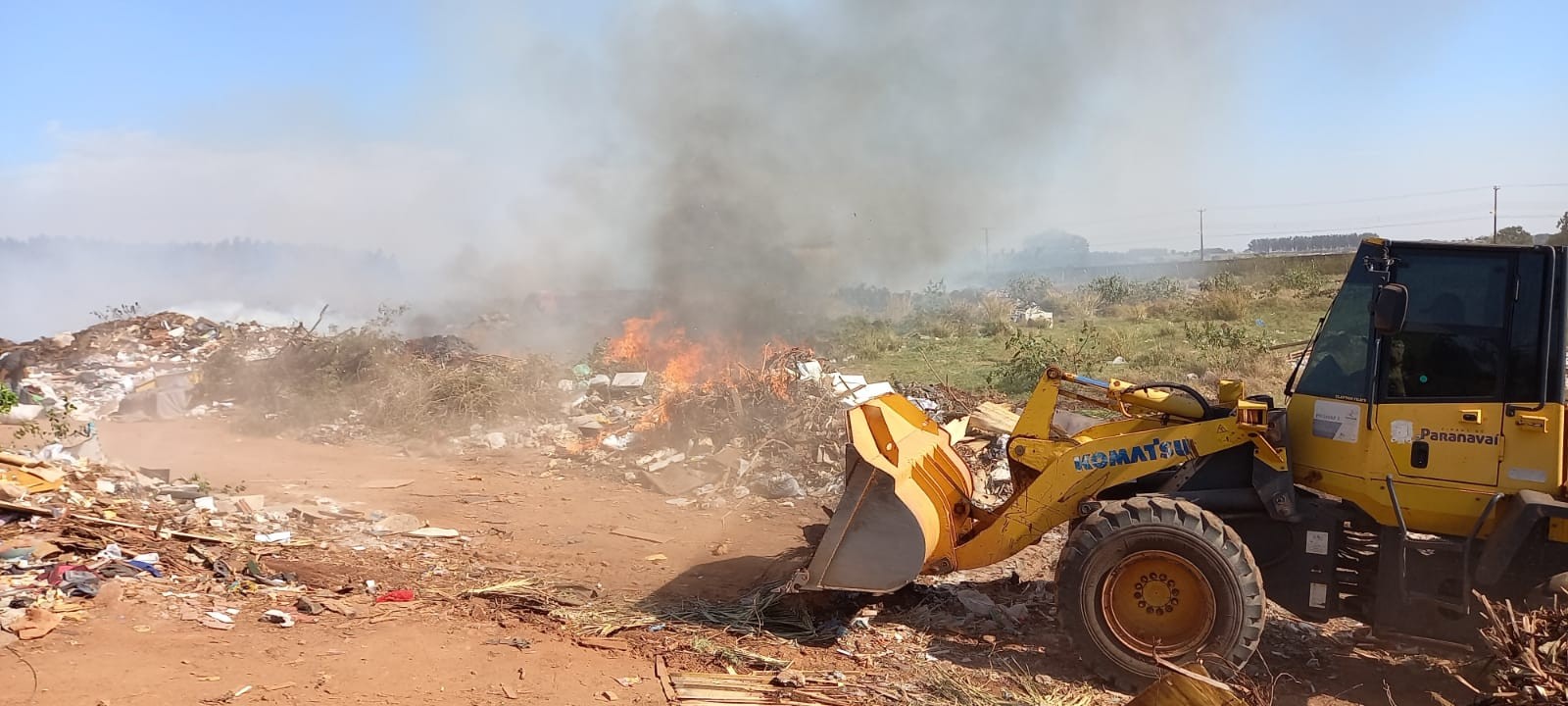 Bombeiros controlam incêndio no Buracão da Vila Operária, em Paranavaí