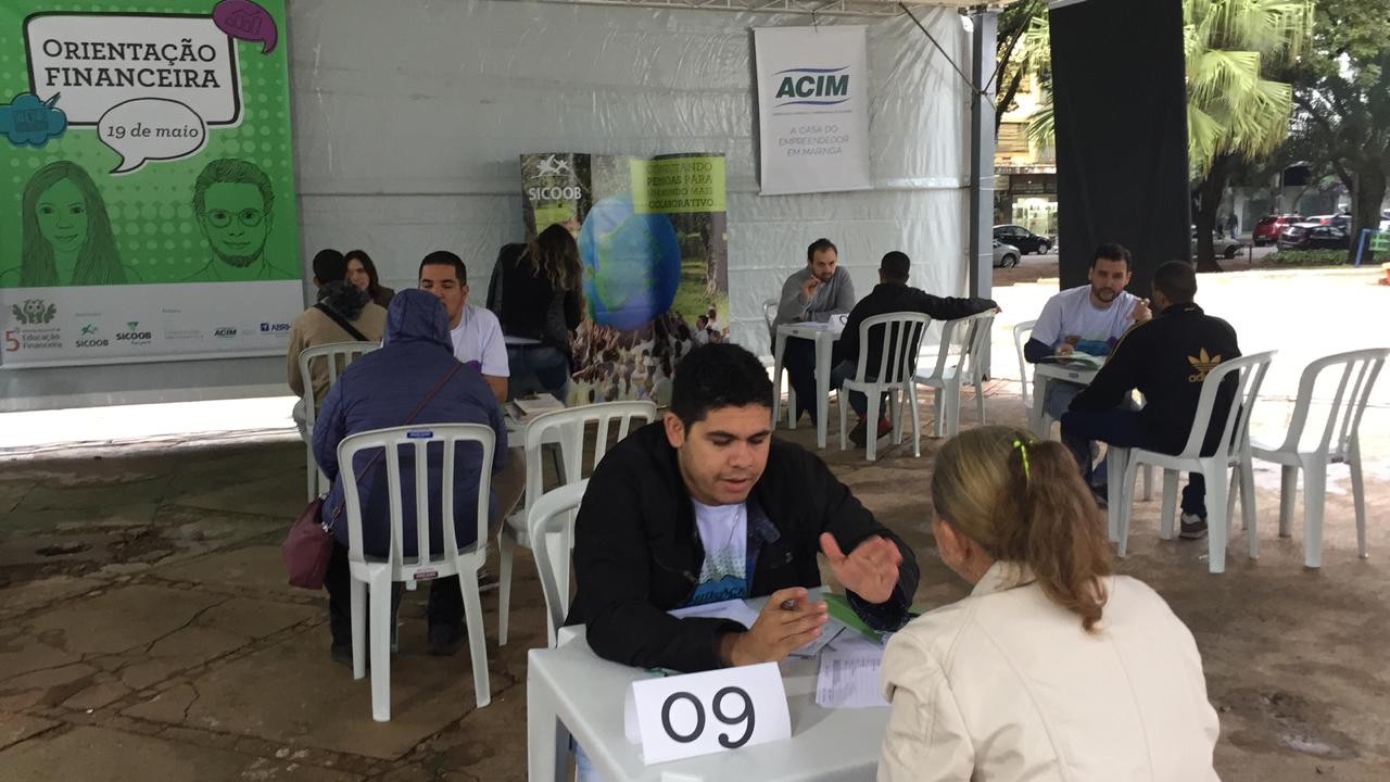 População recebe orientação financeira de graça