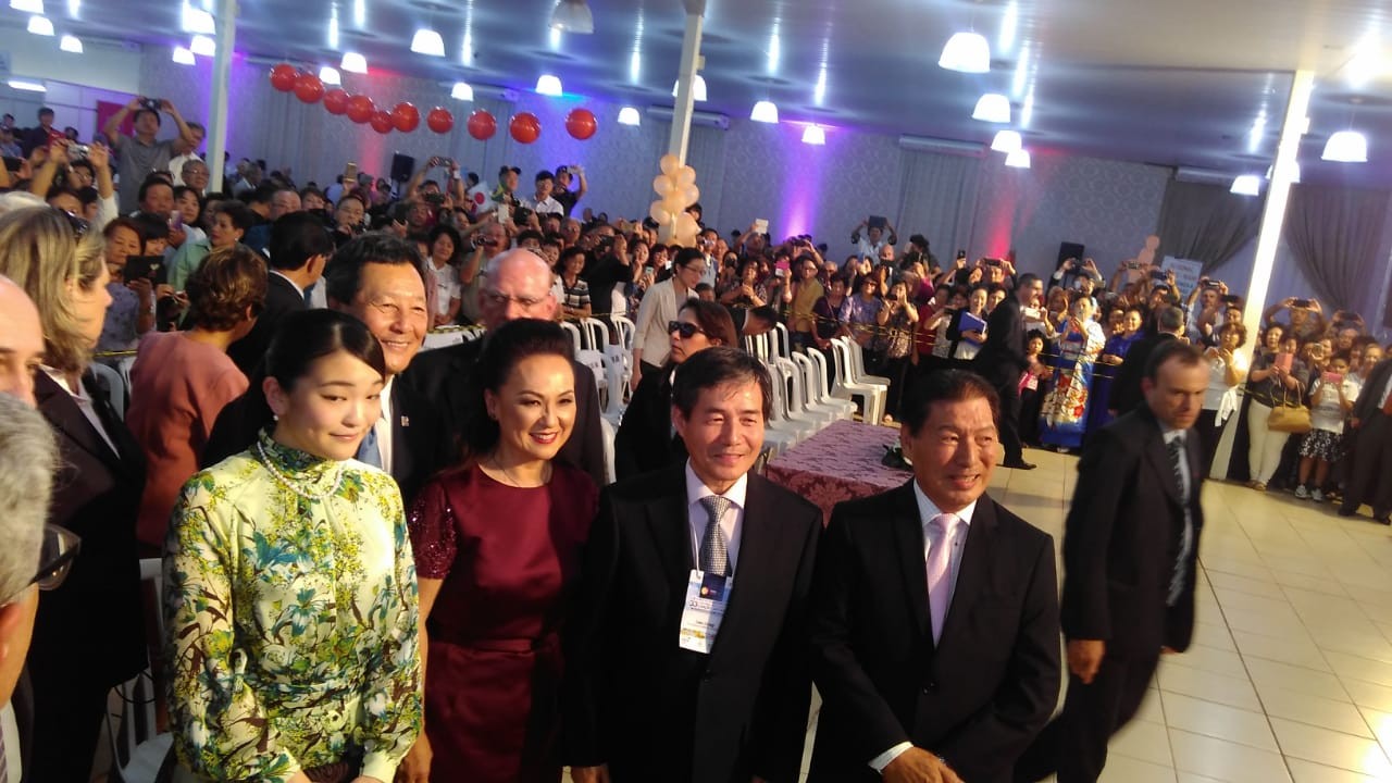 Princesa do Japão visita Parque de Exposições de Maringá