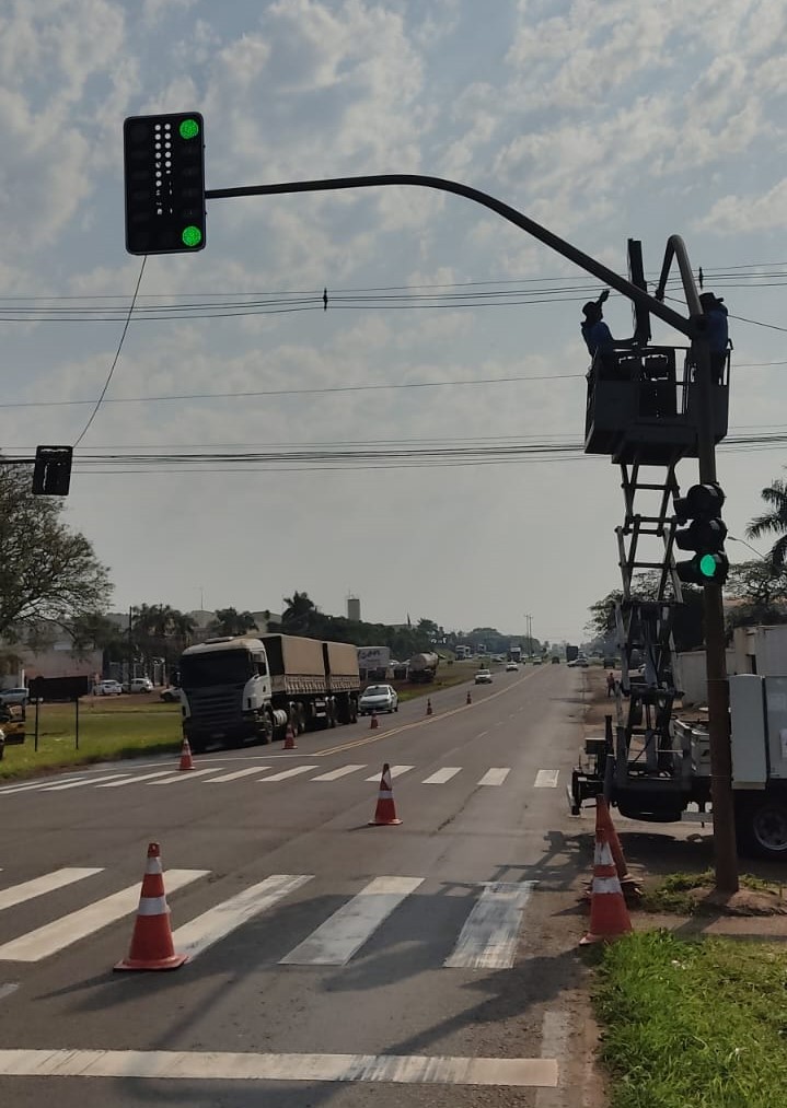 Semáforos do Contorno Sul de Maringá são trocados