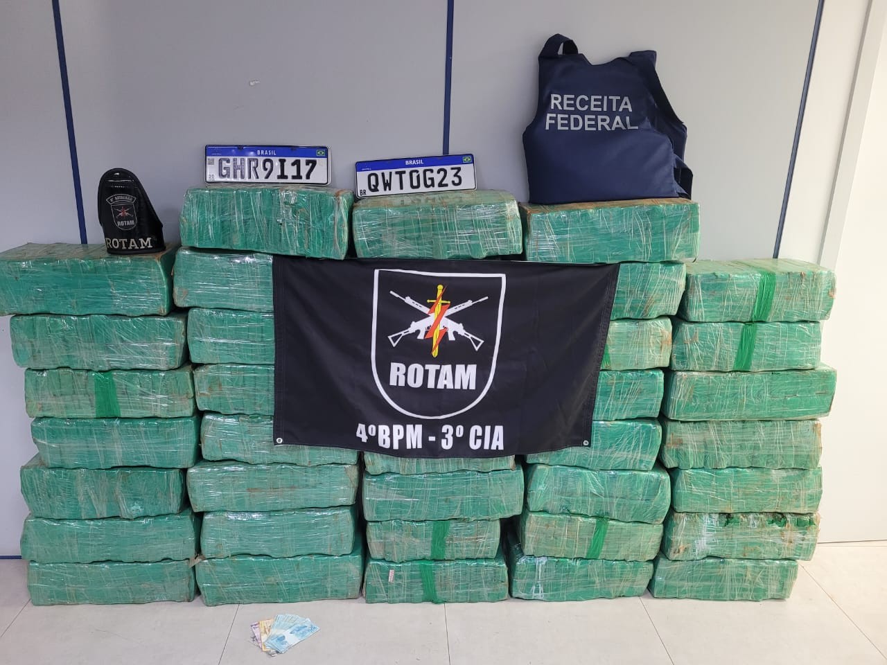 Polícia Militar apreende mais de meia tonelada de maconha em Marialva