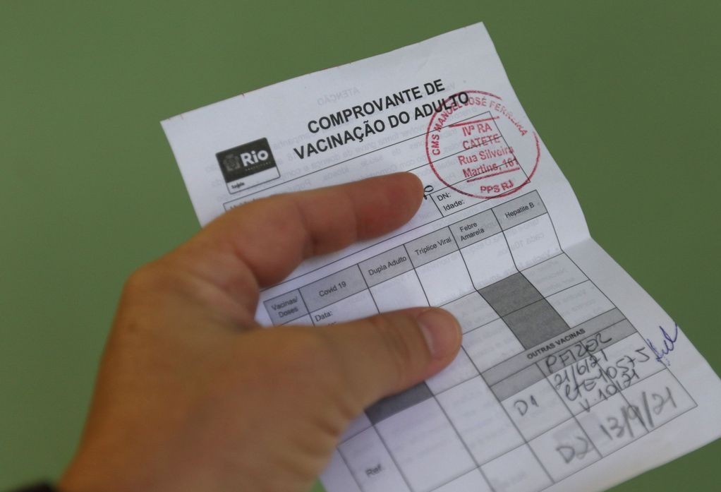 Governador Ratinho Júnior afirma que vai sancionar lei que proíbe passaporte da vacina no Paraná