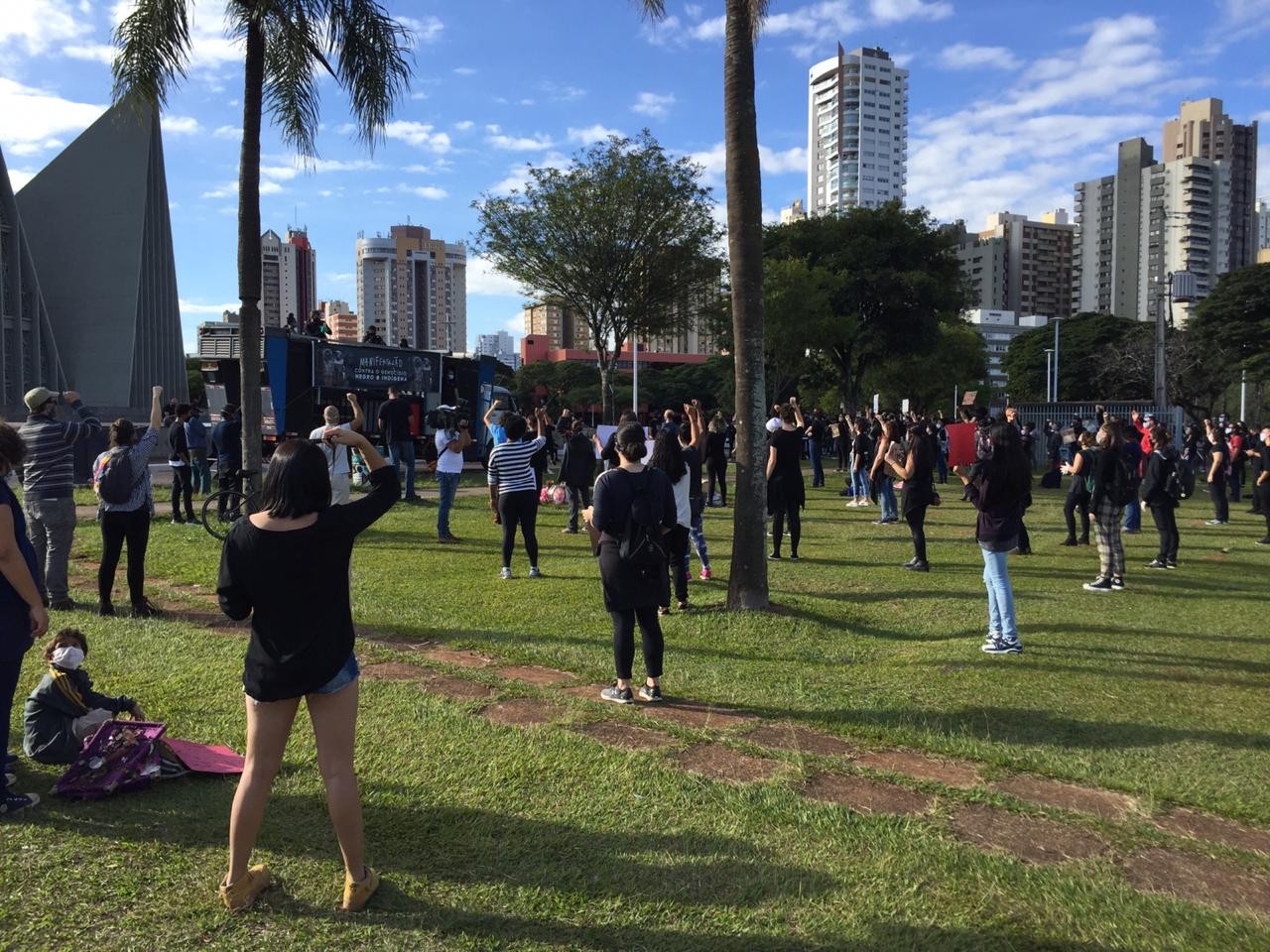 Ato em Maringá pede o fim do genocídio negro e indígena