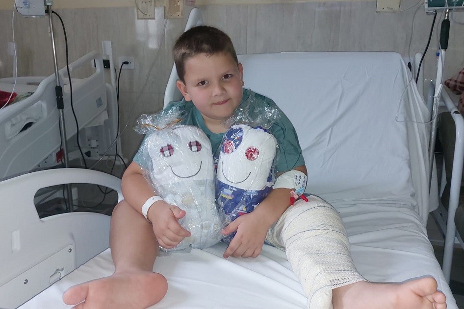 Naninhas feitas por custodiados ajudam no tratamento de crianças hospitalizadas, em Cascavel