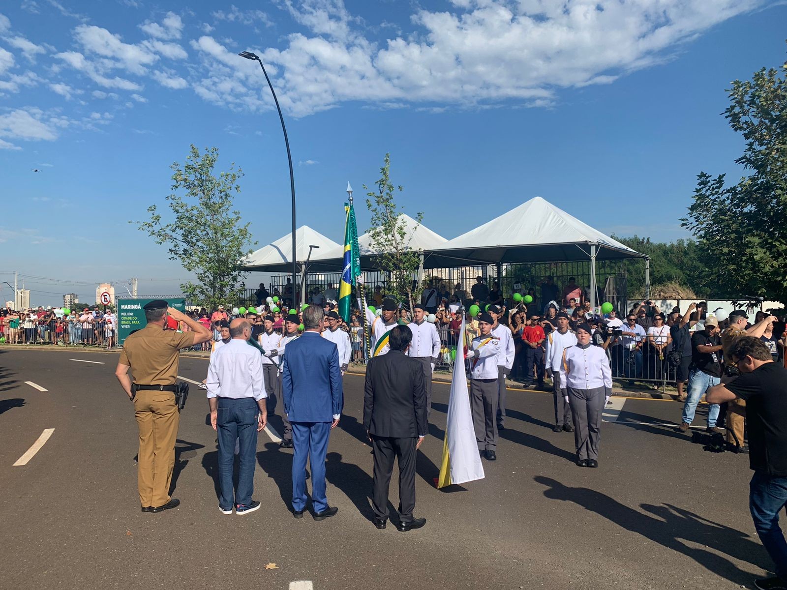 Desfile cívico marca aniversário de 77 anos de Maringá
