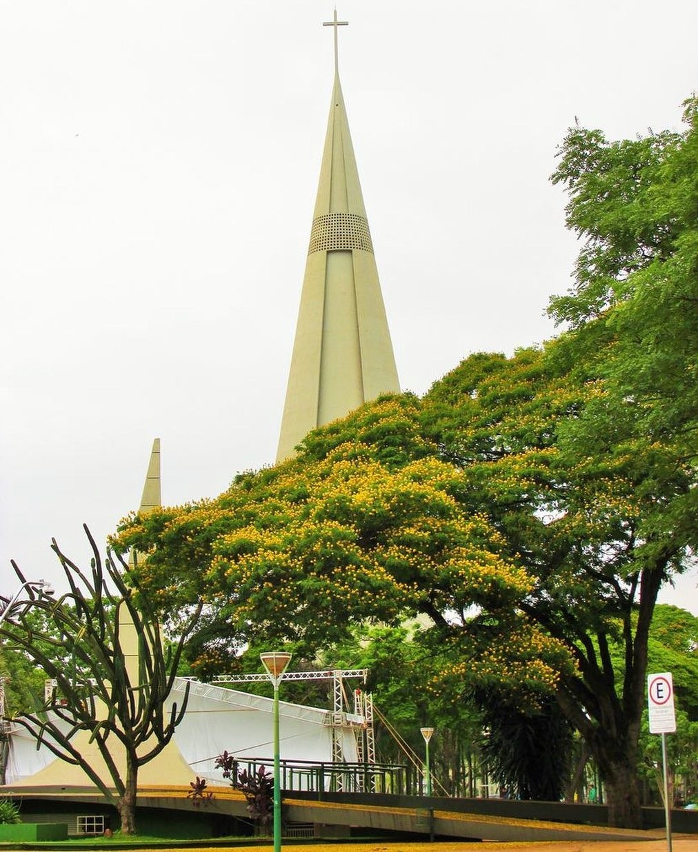 Semana começa nublada em Maringá