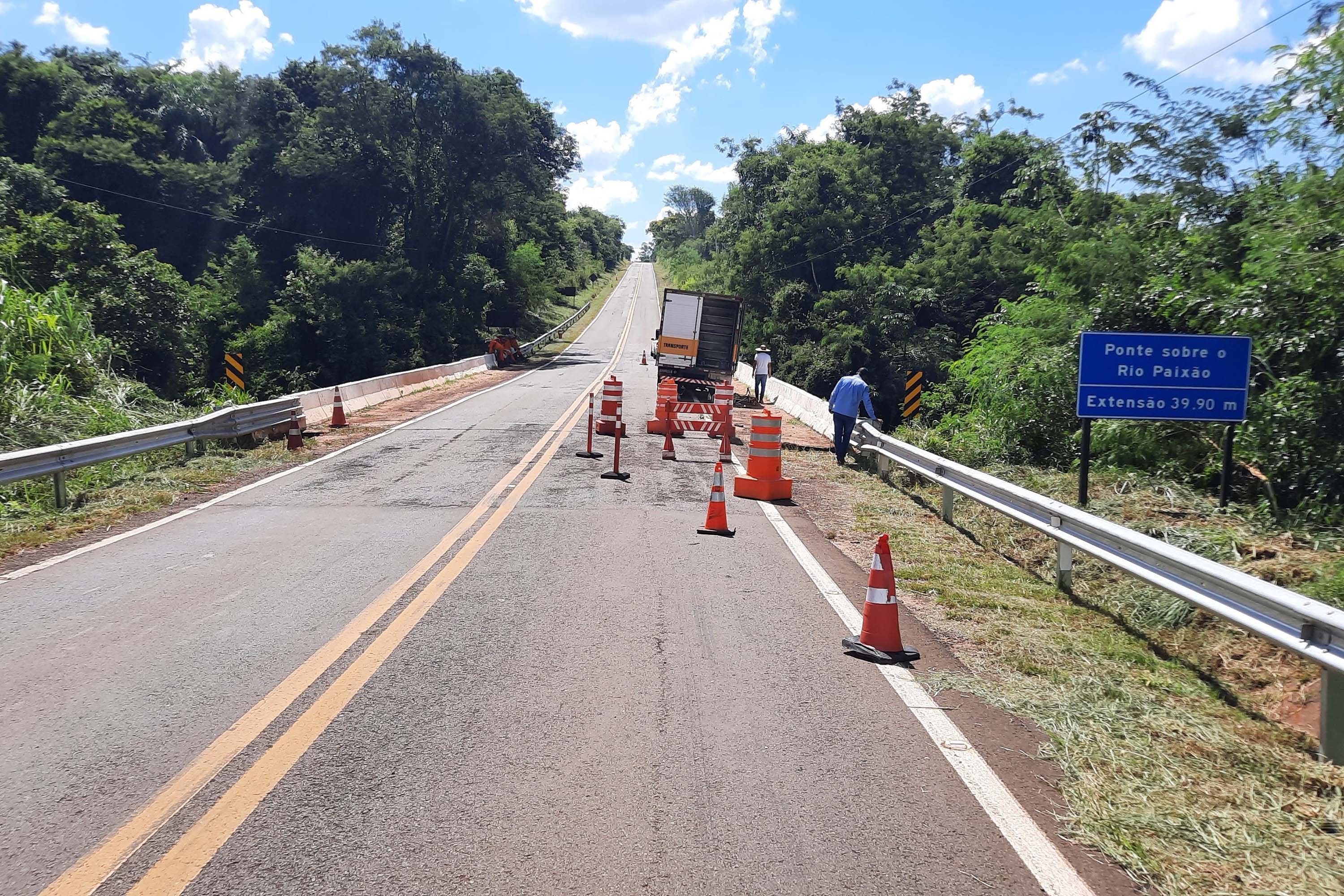 PR-218 entre Amaporã e Paranavaí é interditada