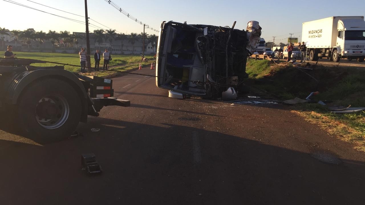 Preso motorista do caminhão que atingiu ônibus
