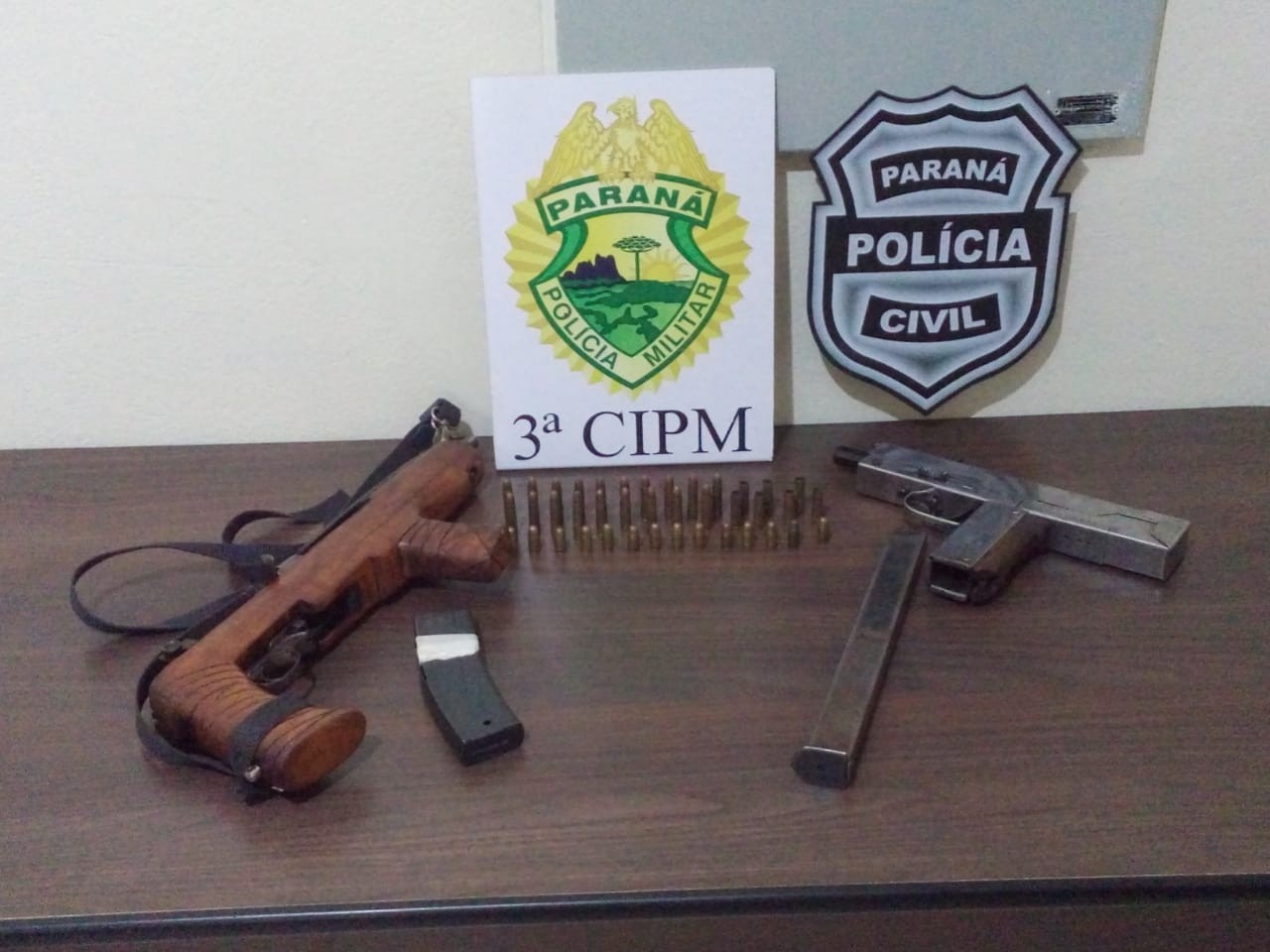 Suspeito de homicídio é preso com duas armas de fogo