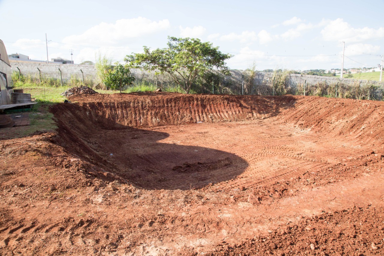Escavação de ‘piscinão’ para carpas é concluída