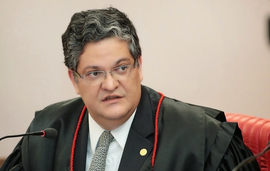 Urna eletrônica é segura e voto impresso dispensável, diz ex-ministro do TSE