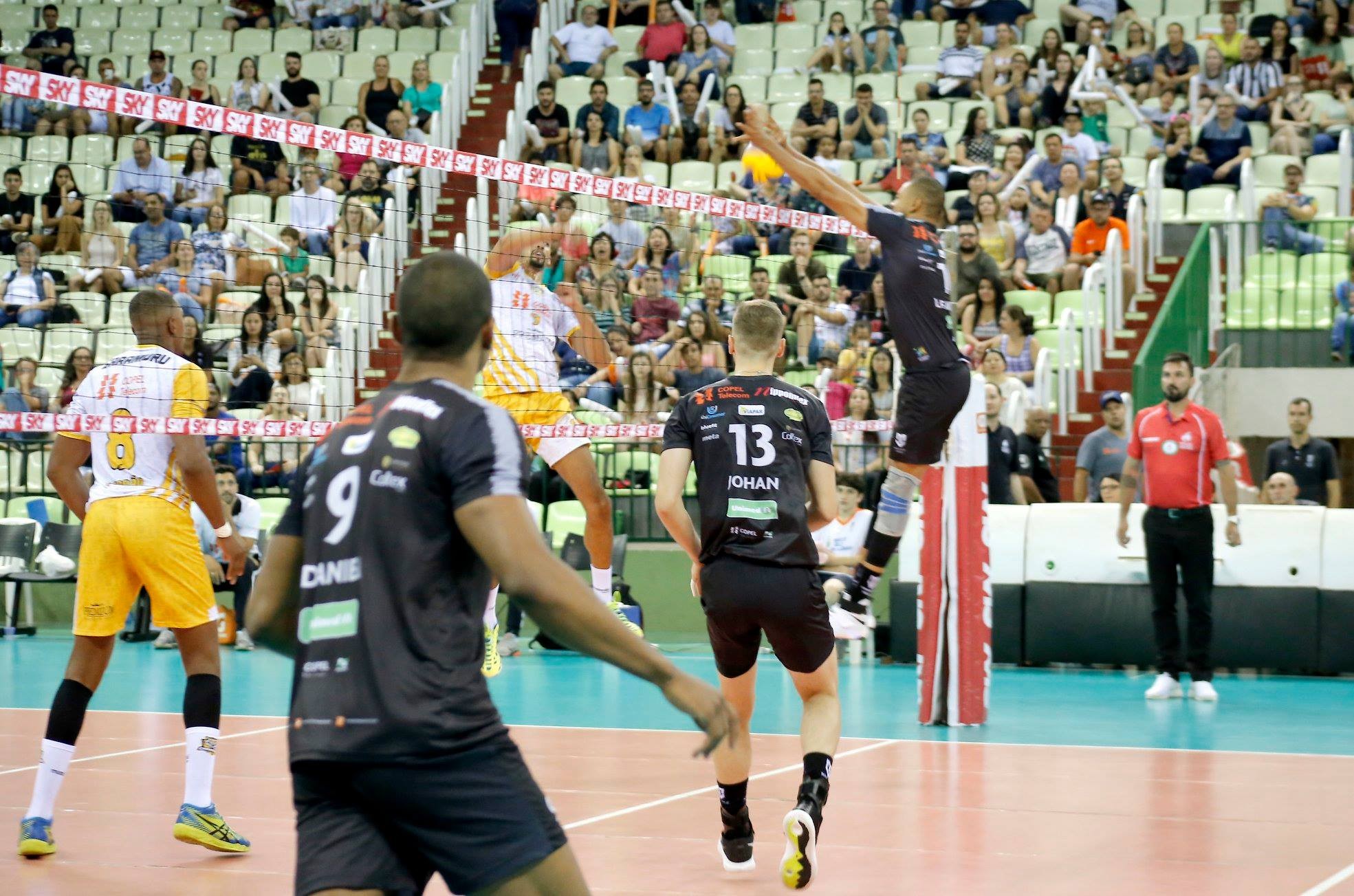 Apesar da ação da Justiça, Copel Maringá segue com rotina