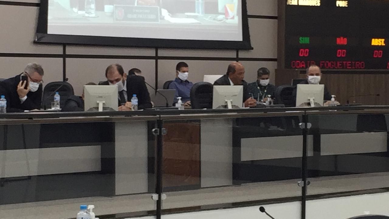 Toque de recolher provoca embate entre vereadores na Câmara de Maringá