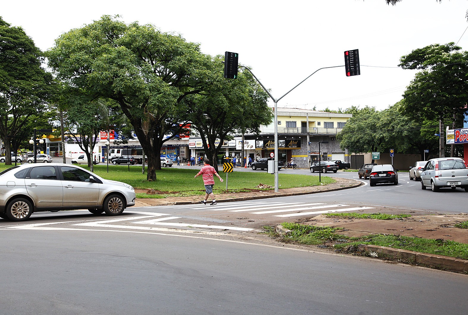Como trafegar de forma correta e segura em rotatórias?
