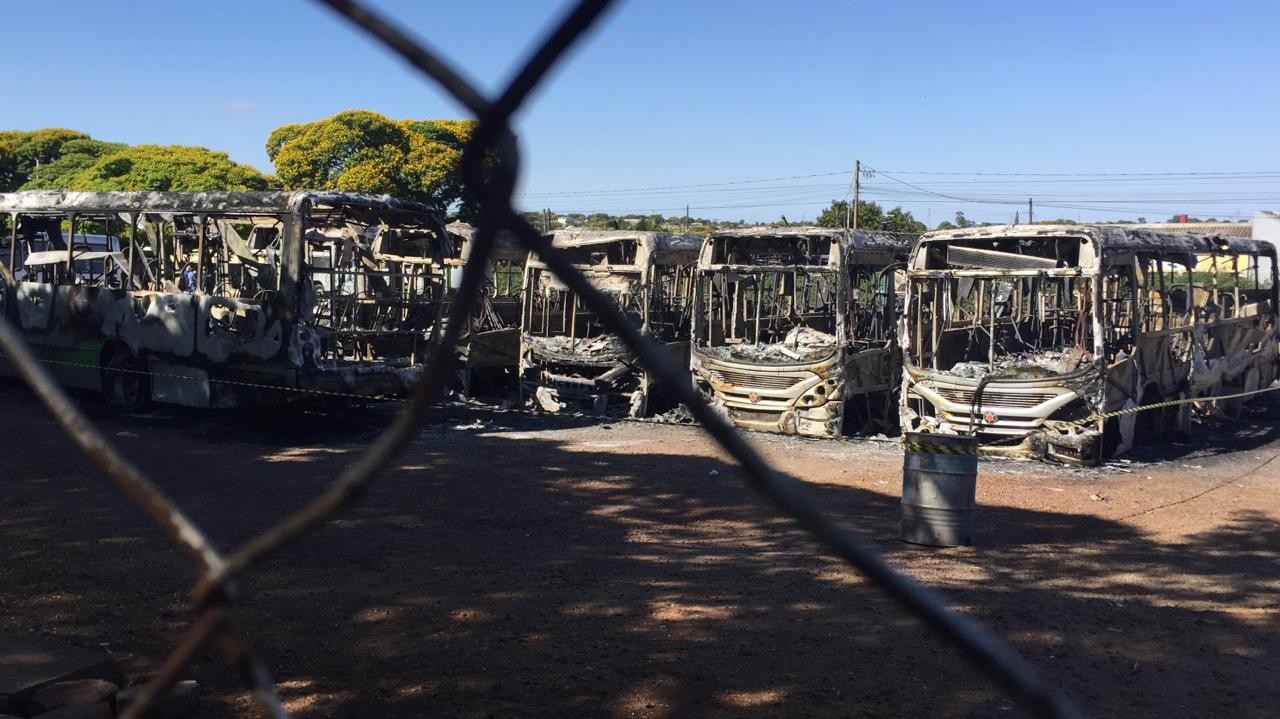 Polícia acredita que o incêndio na garagem da empresa de transporte metropolitano Cidade Verde pode ter sido criminoso