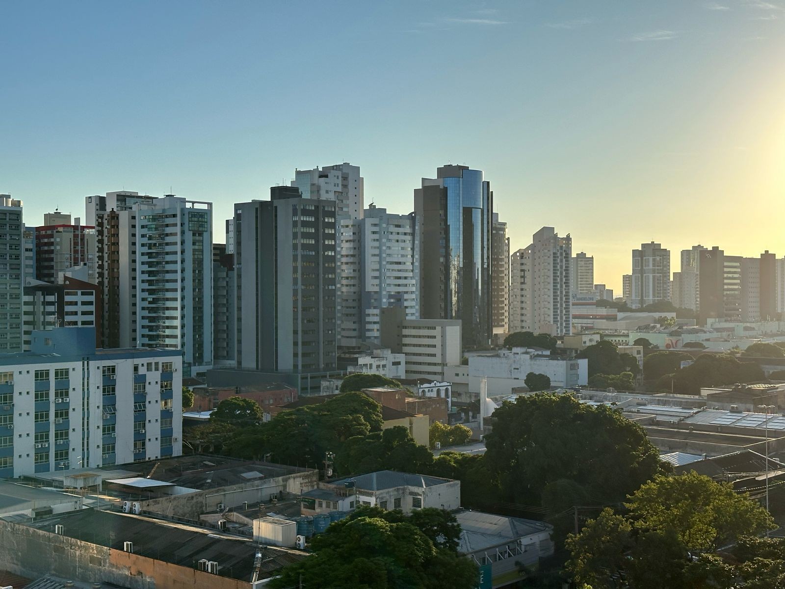 Sem chuva prevista, Maringá terá sol e calor nesta segunda-feira (22)