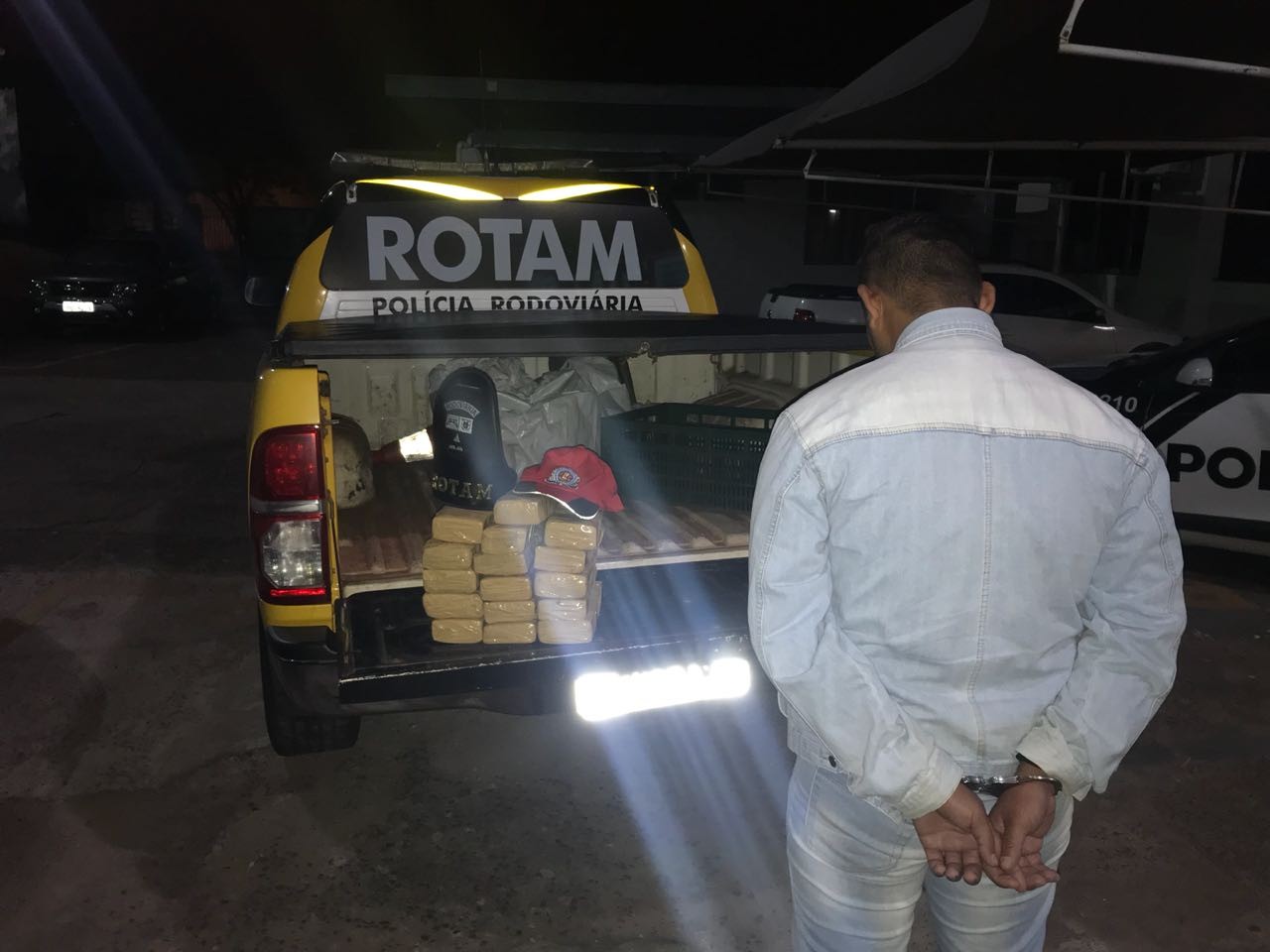 PRE apreende quase 13 kg de maconha em ônibus de linha