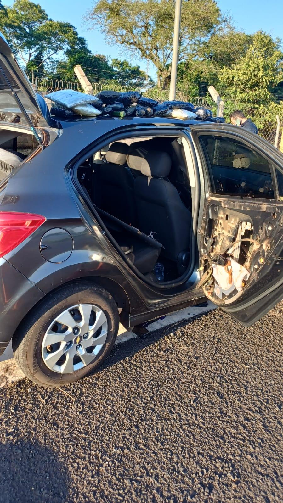 Carro é apreendido com maconha na BR-376