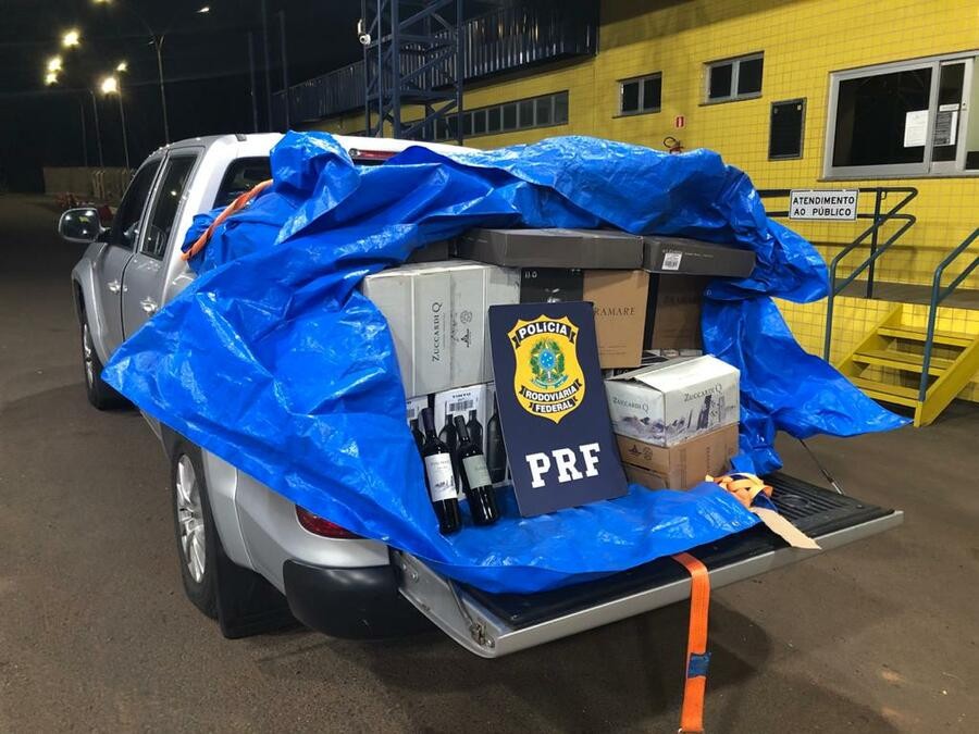PRF apreende mais de 400 garrafas de vinho argentino em Maringá