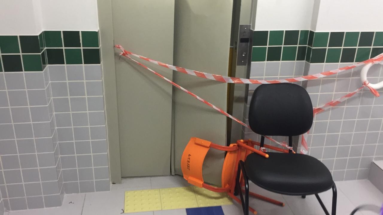 Crianças e professoras ficam presas em elevador de Cmei, em Maringá