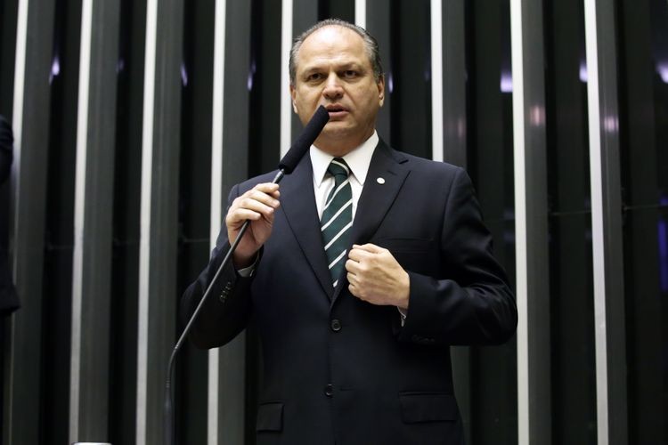 Deputado defende pagamento de seguro-desemprego e suspensão de contratos