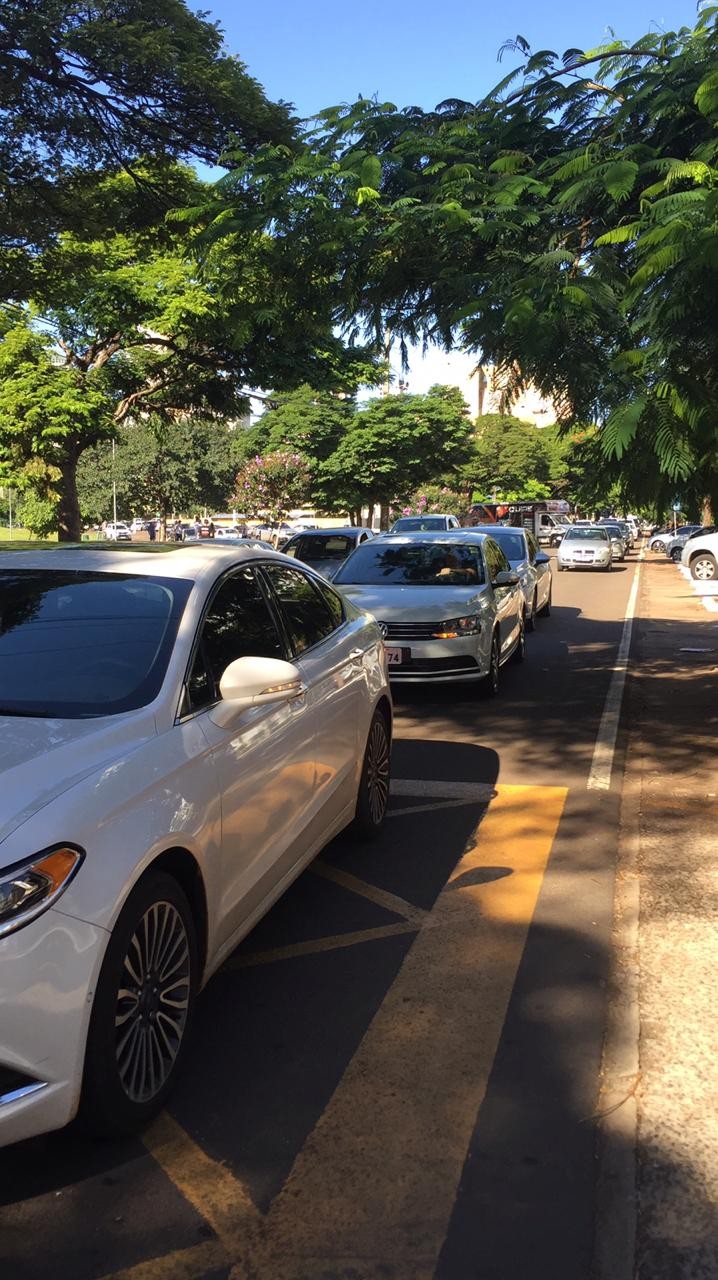 ‘Buzinaço’ contra fechamento do comércio mobiliza empresários em Maringá