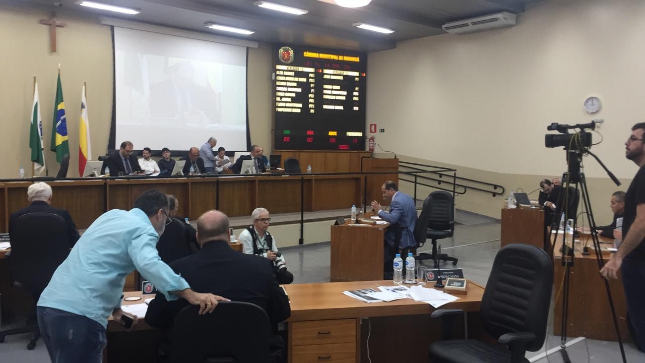 Requerimentos citam lixo, contaminação por óleo e buracos