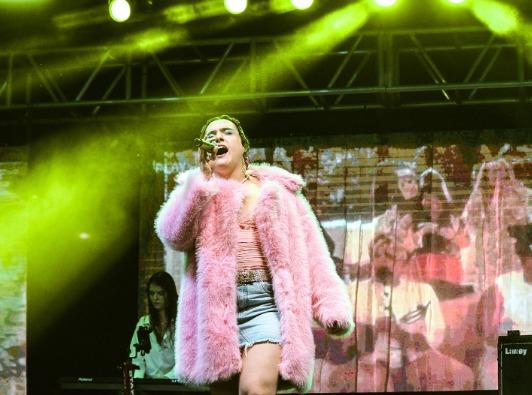 Artista maringaense celebra cinco anos de carreira na Virada Cultural