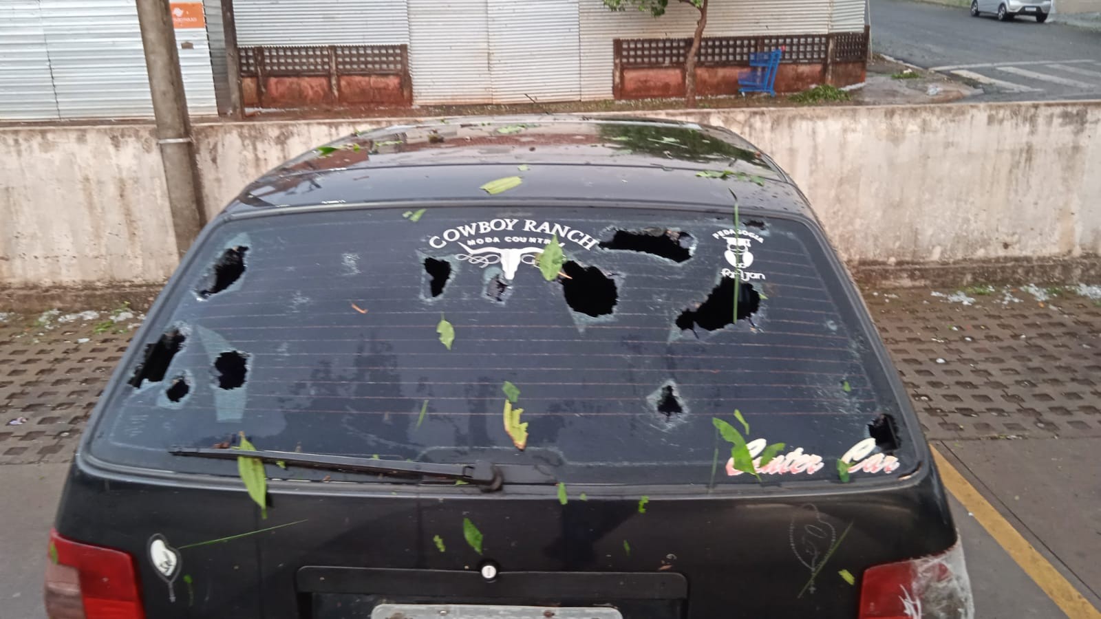 Aulas e vacinação são suspensas em Jandaia do Sul após temporal