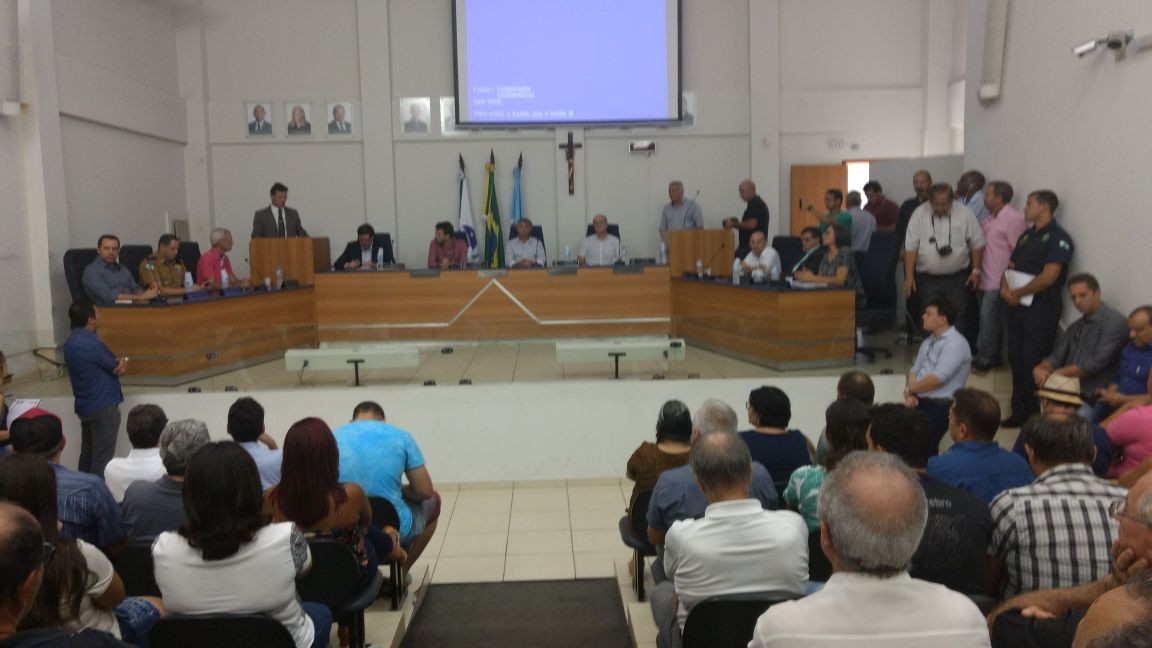 Ao defender fechamento de cruzamentos com a BR-376 em Sarandi, diretor do DER é vaiado