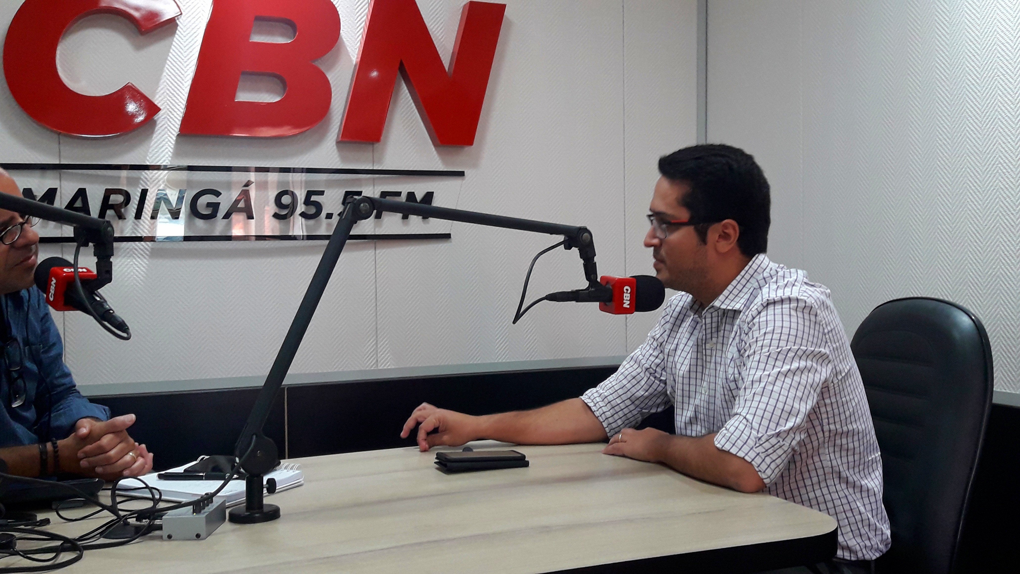 Envelhecimento leva as pessoas a enxergarem “moscas volantes”