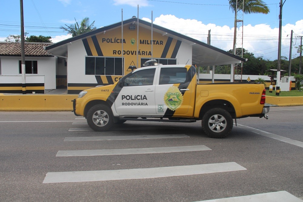 Motorista abandona veículo com mais de 15 mil maços de cigarros contrabandeados