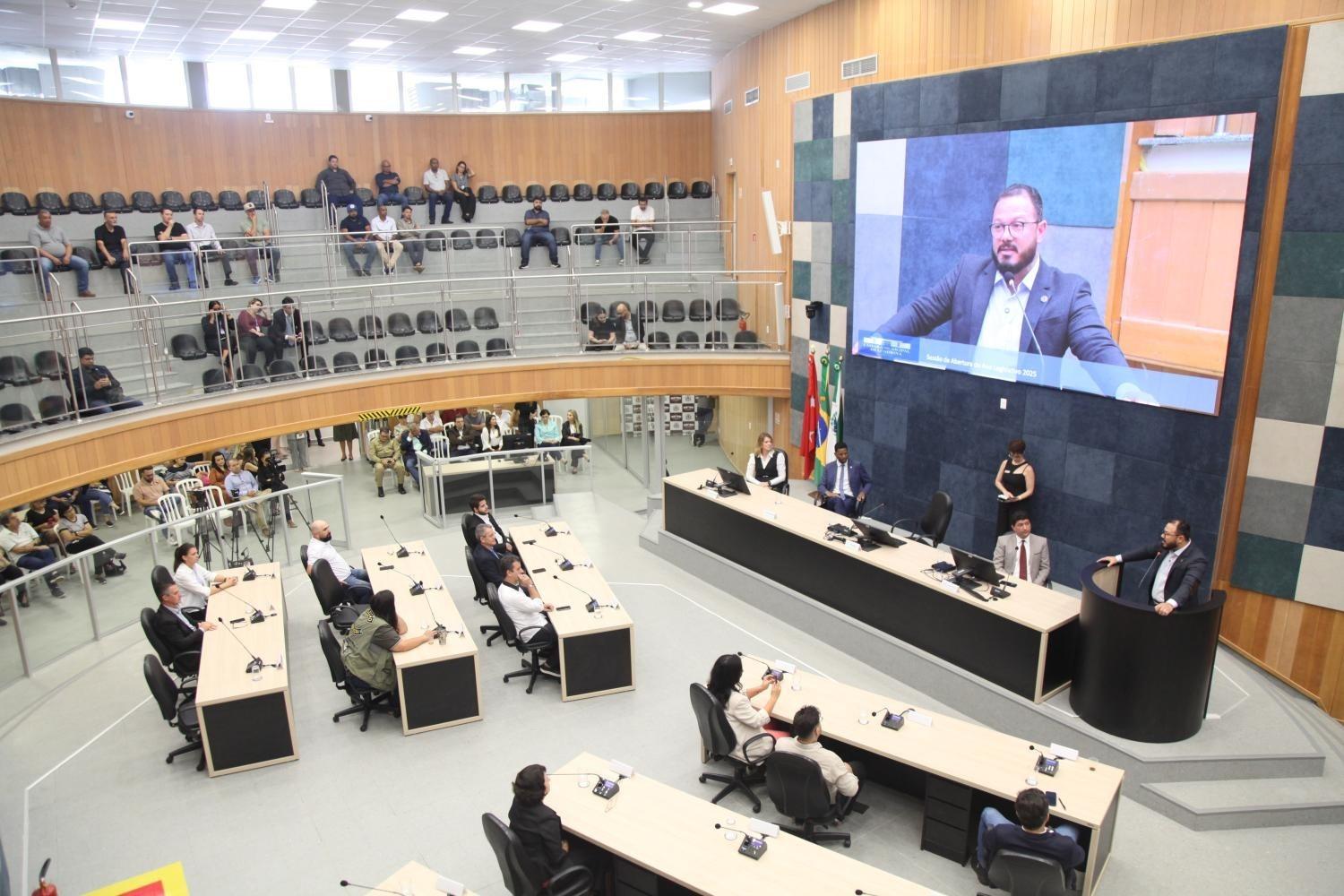 Acúmulo salarial de secretários volta à pauta da Câmara de Londrina em sessão extraordinária