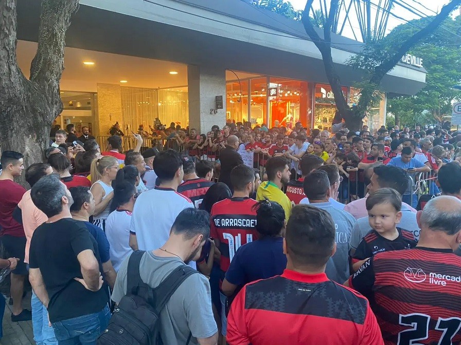 Veja como foi a chegada do Flamengo em Maringá