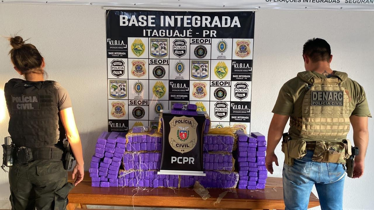 Motorista tenta fugir de blitz, mas é preso com 145 kg de maconha