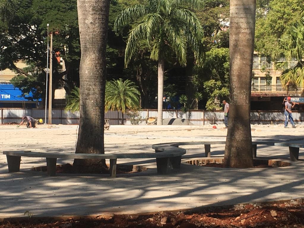 Veja como está a reforma da Praça Napoleão Moreira no centro de Maringá