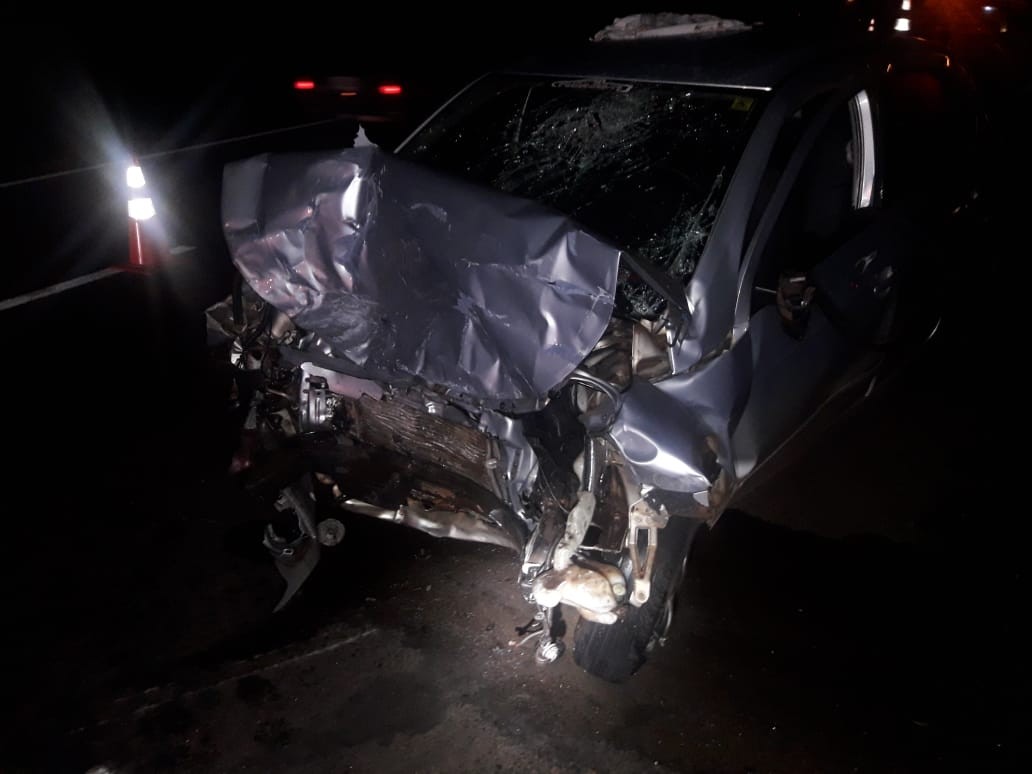 Três pessoas morrem em acidente entre dois carros na BR-376