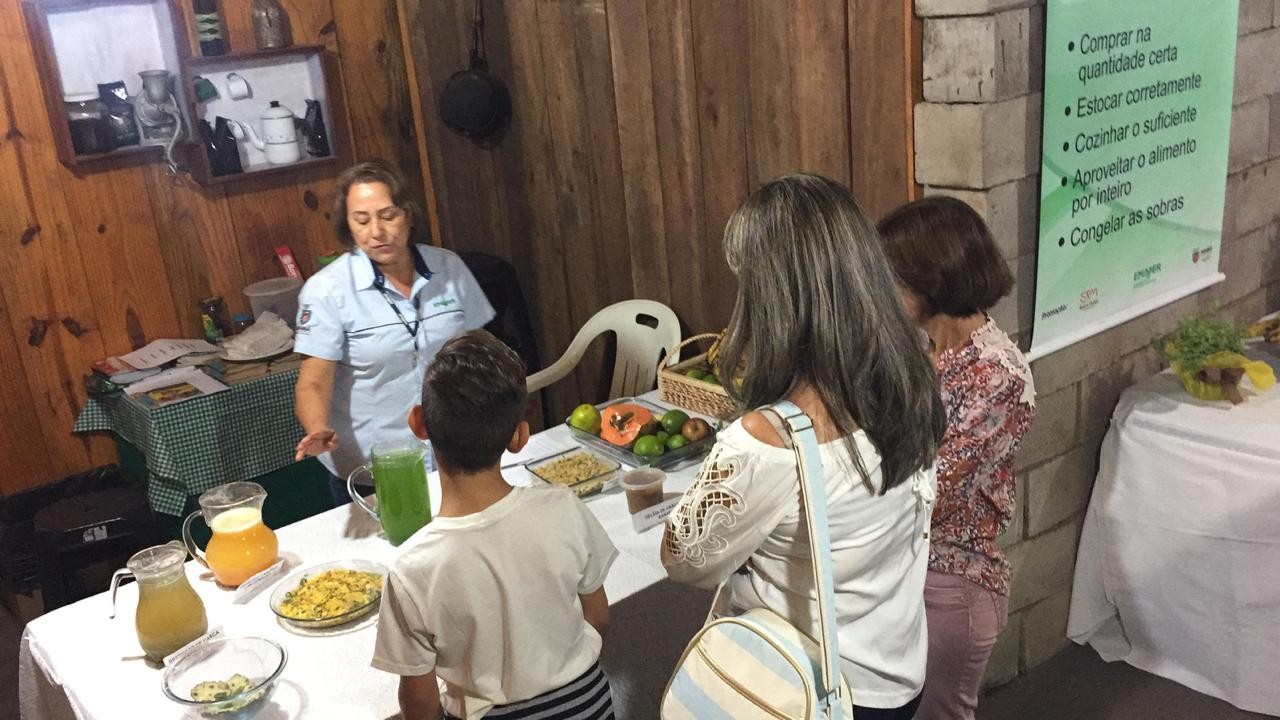 Expoingá tem espaço que orienta visitantes sobre alimentação saudável