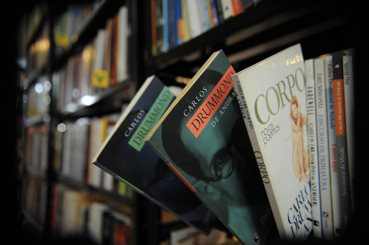 Volume de empréstimos nas bibliotecas municipais cai 45% em Maringá