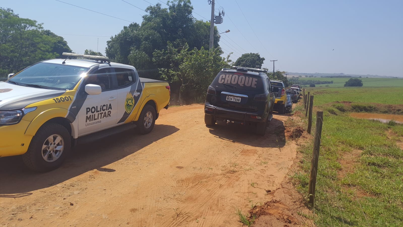 Após mais de 12h de negociação, bandido se entrega e libera reféns