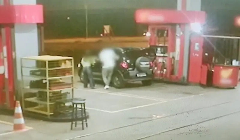 Mulher tem carro roubado enquanto abastecia em Maringá; vídeo