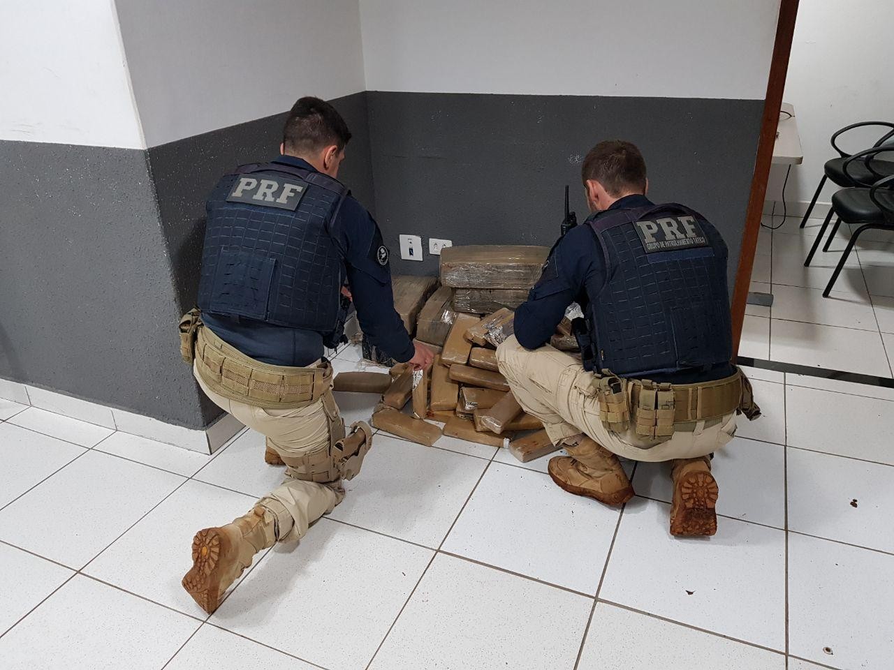 PRF apreende mais de 140 quilos de maconha em Floresta