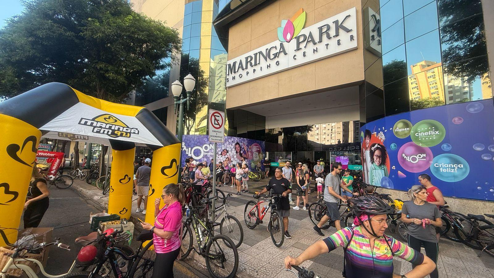 Passeio ciclístico reúne famílias pelas ruas de Maringá