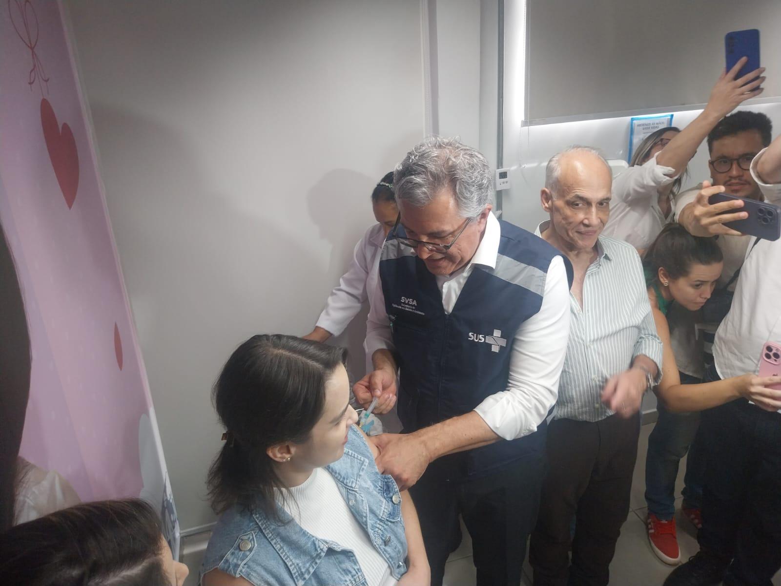 Ministro Alexandre Padilha lança campanha de vacinação contra a gripe no Paraná