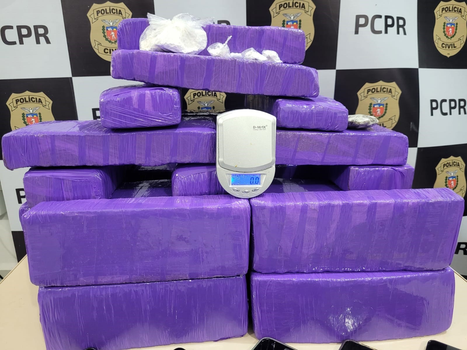 Polícia Civil prende suspeitos de tráfico de drogas em Maringá