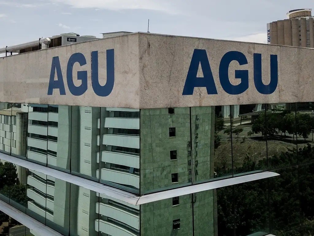 AGU contesta lei estadual que facilita acesso a armas